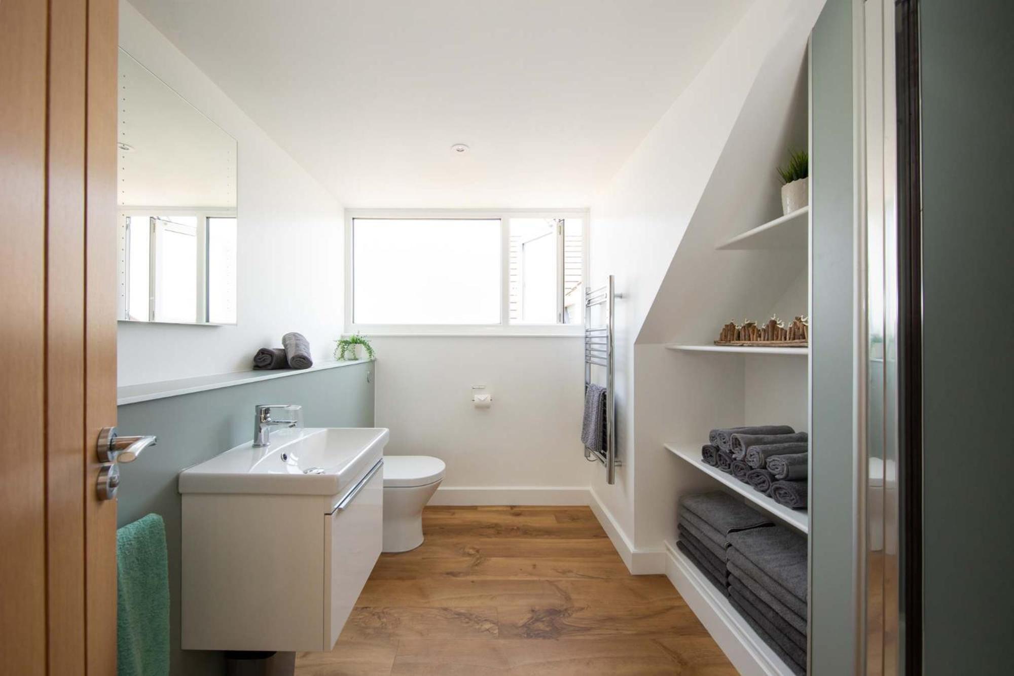 Surfer's Paradise Steps To Sleek&stylish * East Wittering