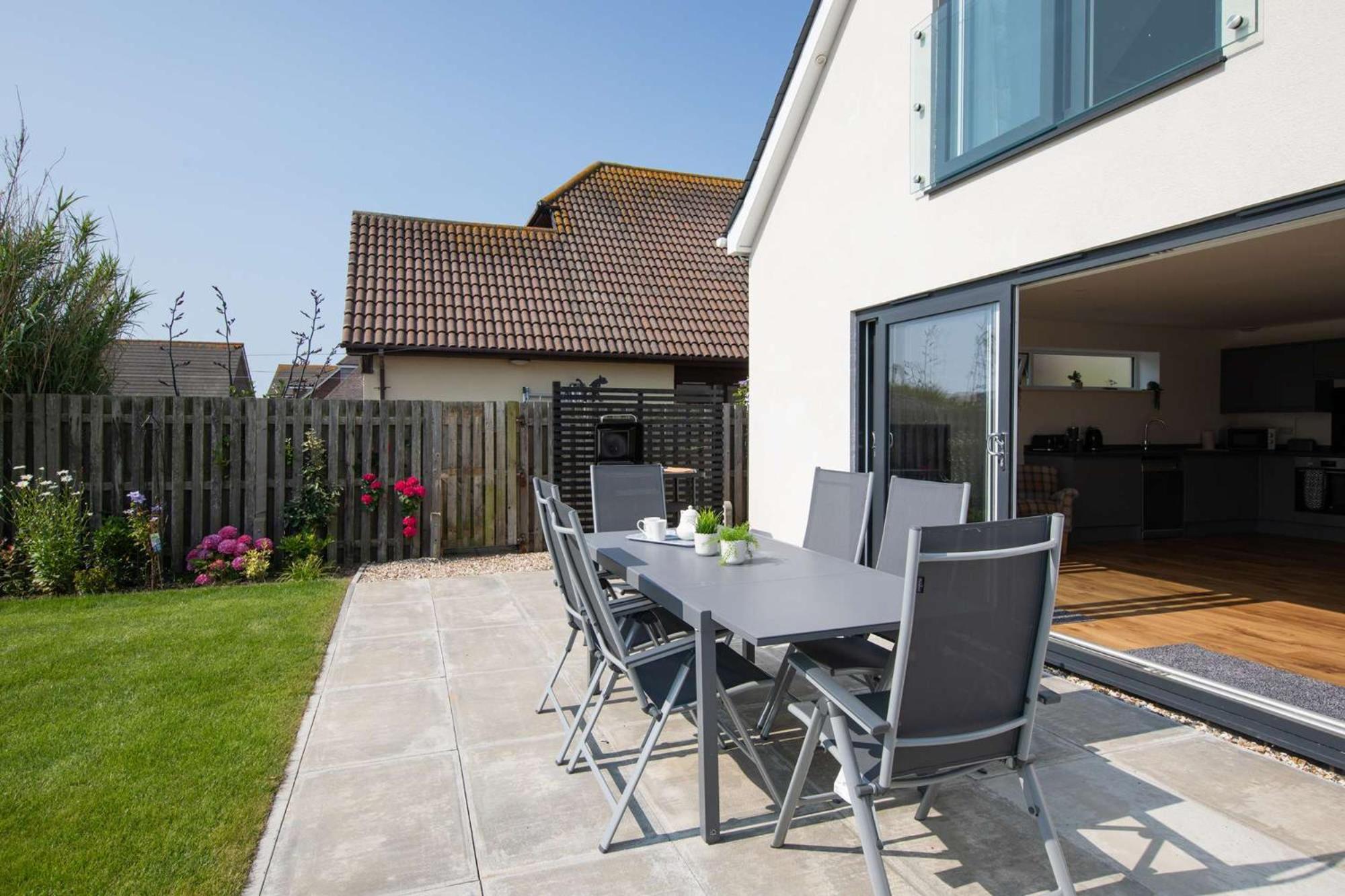 Surfer's Paradise Steps To Sleek&stylish East Wittering